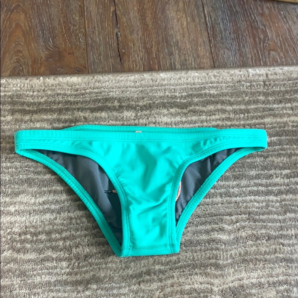 Jolyn bottoms